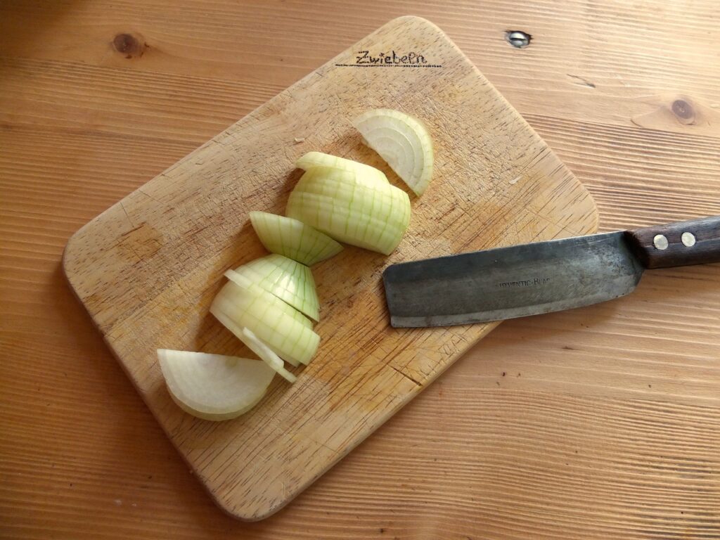 onion, onion rings, knife-425728.jpg