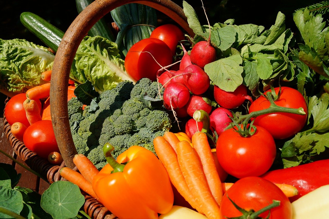 vegetables, vegetarian, tomatoes-3386212.jpg