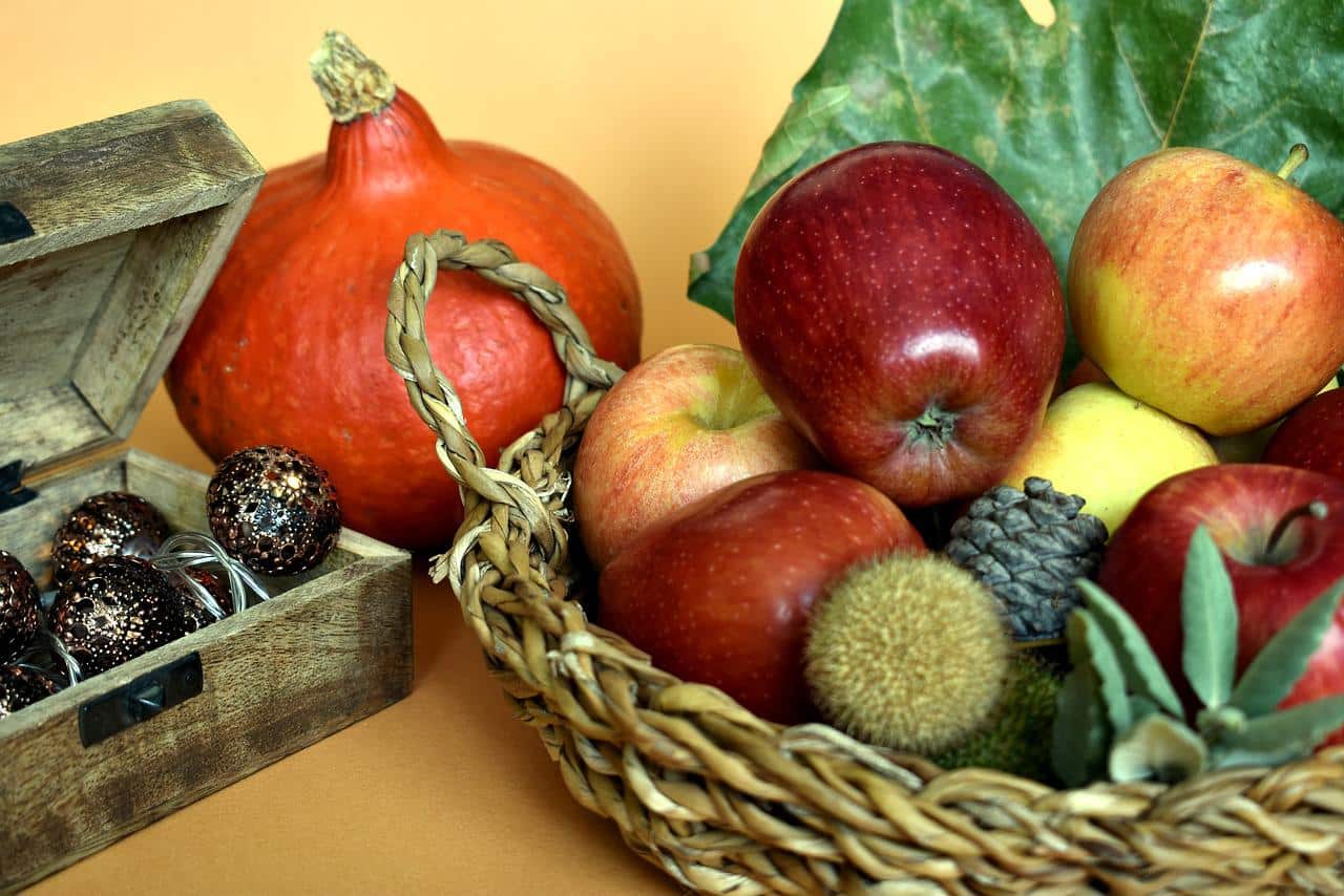 apples, fruit, fruit basket-3616071.jpg